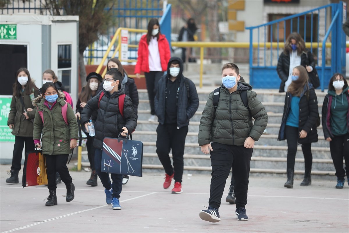 Okullar, ara tatilin ardından ders zilini çaldı