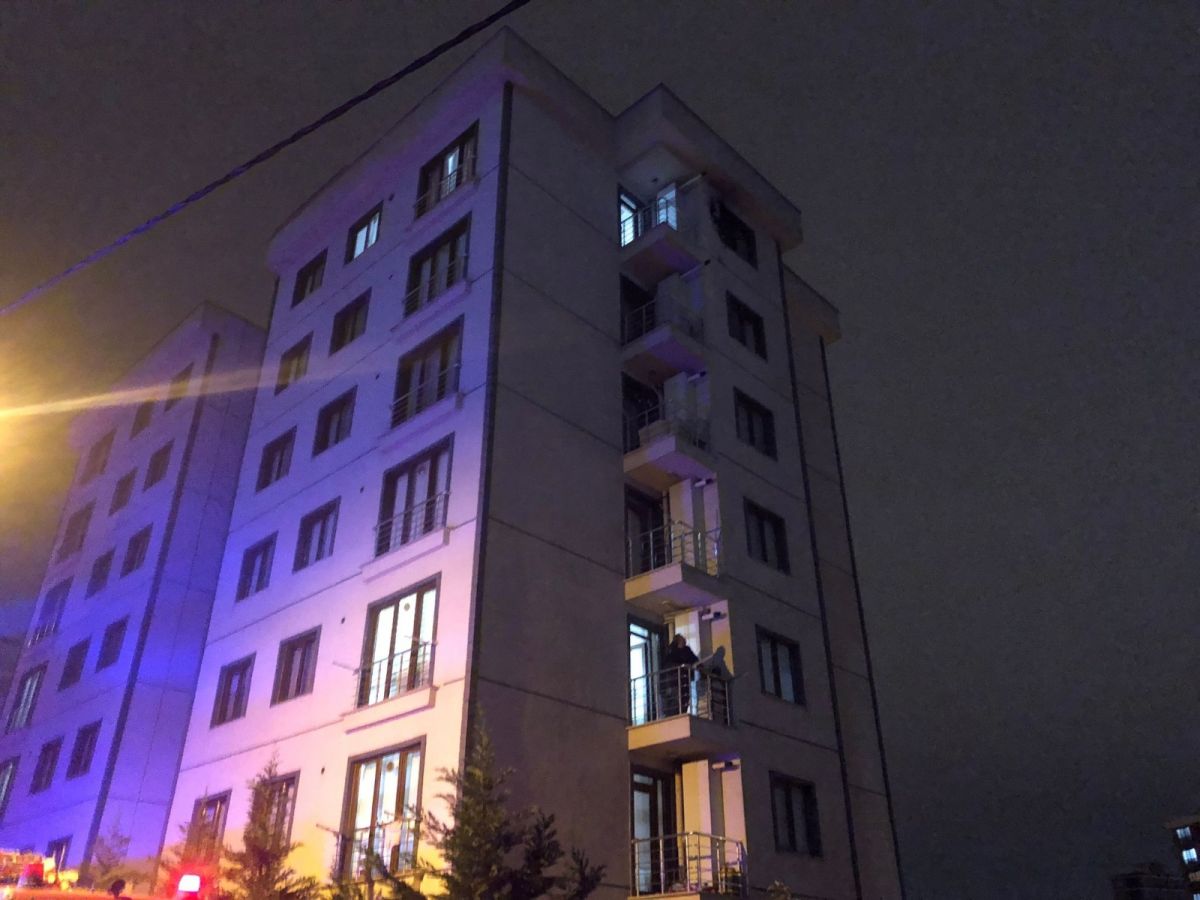 Pendik’te bir şahıs, evini yakmaya çalıştı