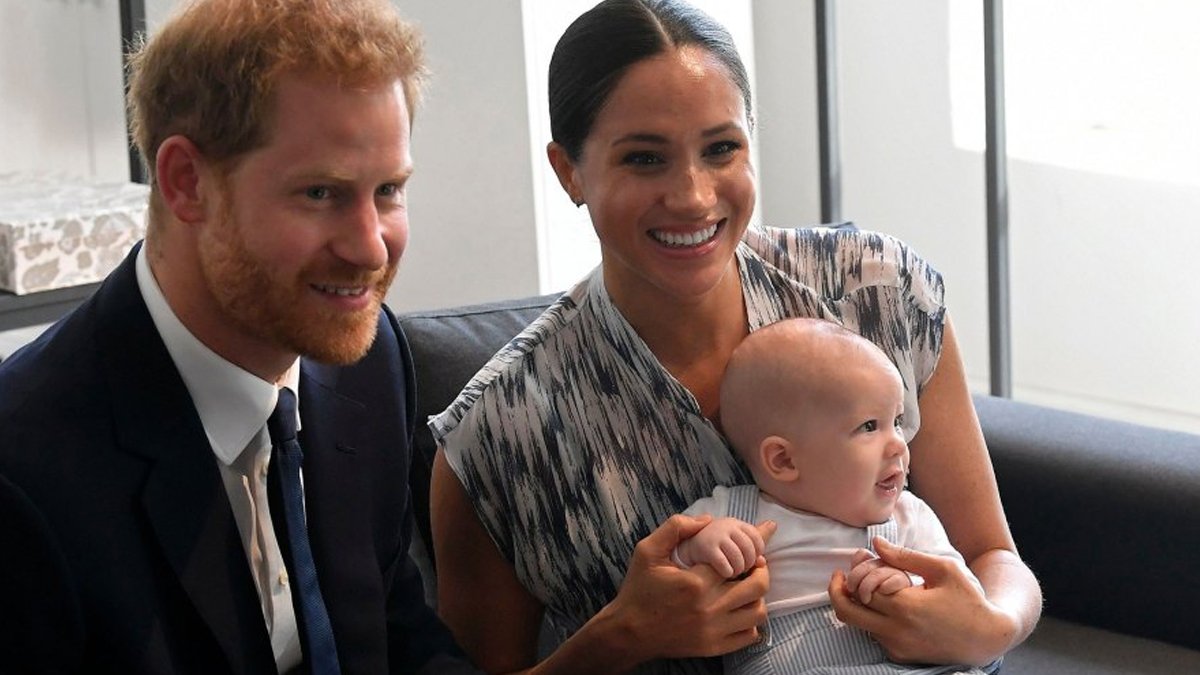 Prens Charles'ın, Archie'nin ten rengini sorduğu iddia edildi