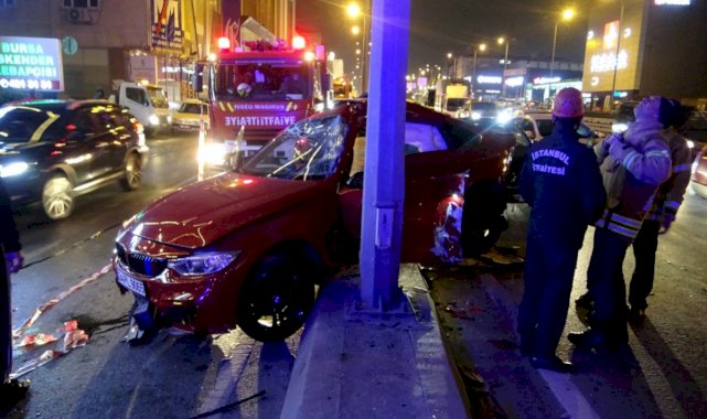 Avcılar'da makas atan iki otomobil çarpıştı