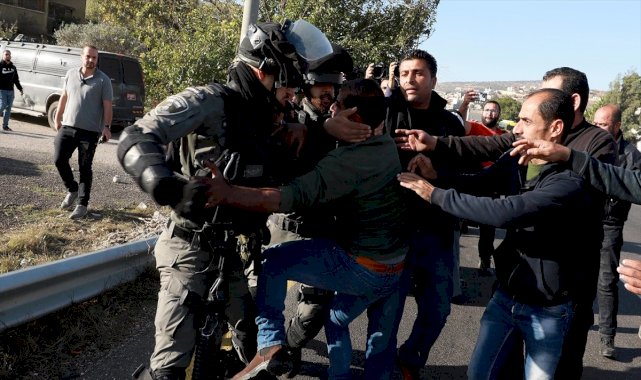 Batı Şeria’da İsrail güçleri ile Yahudi yerleşimciler, Filistinlilere saldırdı