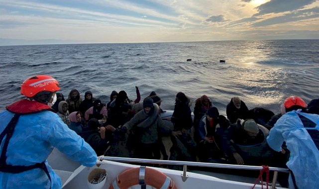İzmir’de, Yunanistan tarafından itilen 65 kaçak göçmen kurtarıldı