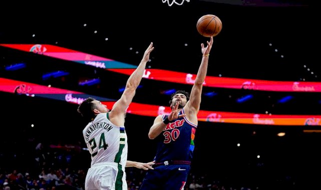 NBA'de Milwaukee Bucks, Philadelphia 76ers’ı devirdi! Furkan Korkmaz'dan 5 sayılık performans