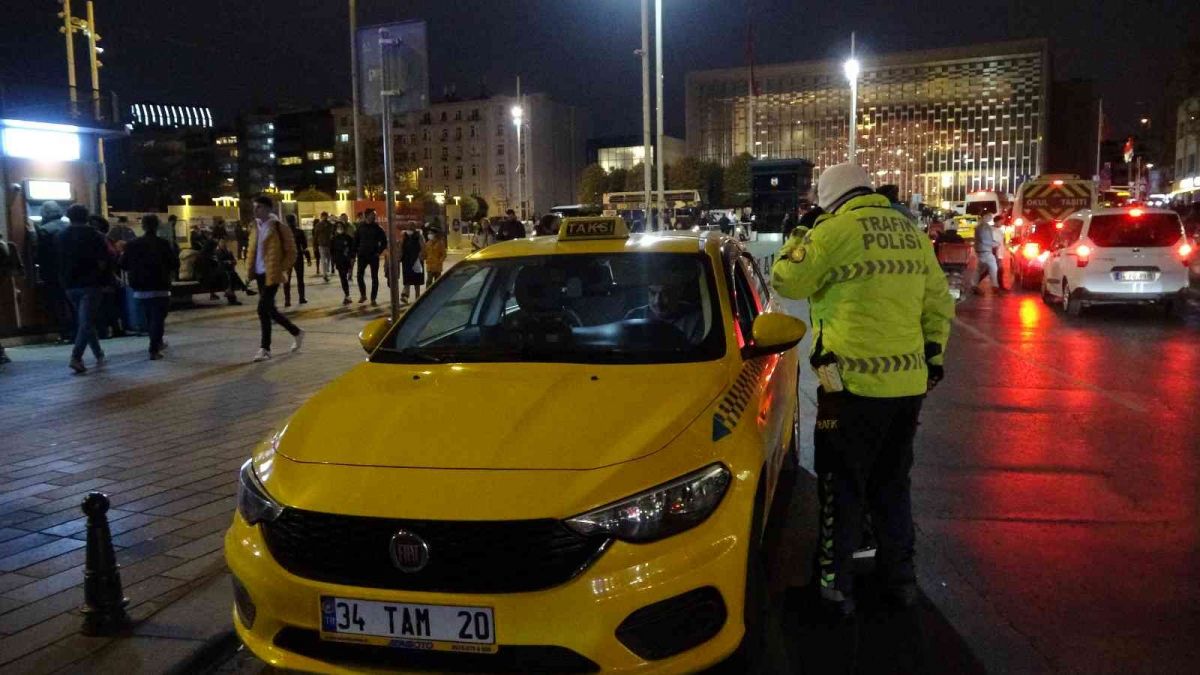 Taksim'de trafik denetimi: Sürücülere ceza yağdı