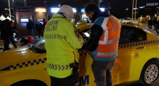Taksim'de trafik denetimi: Sürücülere ceza yağdı