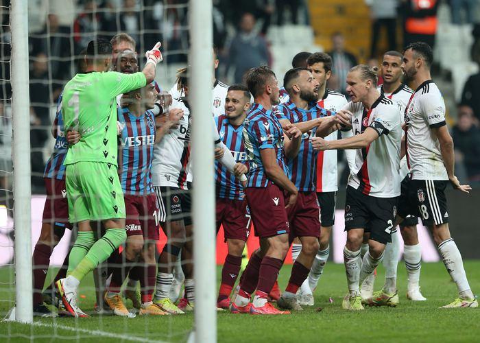 Uğurcan Çakır çılgına döndü, kırmızı kart gördü! Beşiktaş-Trabzonspor maçında saha karıştı