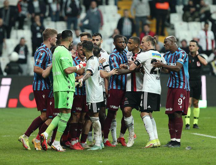 Uğurcan Çakır çılgına döndü, kırmızı kart gördü! Beşiktaş-Trabzonspor maçında saha karıştı