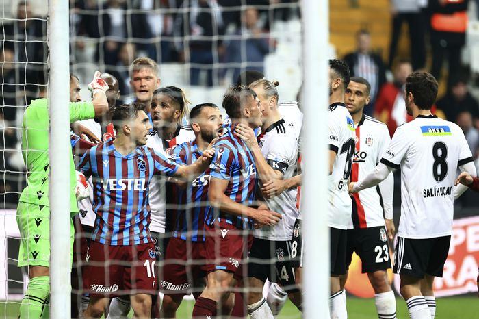 Uğurcan Çakır çılgına döndü, kırmızı kart gördü! Beşiktaş-Trabzonspor maçında saha karıştı
