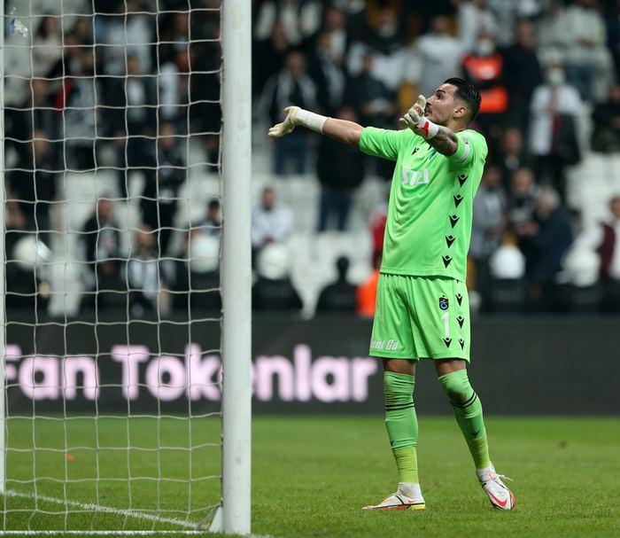 Uğurcan Çakır çılgına döndü, kırmızı kart gördü! Beşiktaş-Trabzonspor maçında saha karıştı