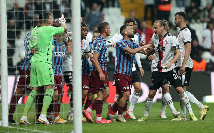 Uğurcan Çakır çılgına döndü, kırmızı kart gördü! Beşiktaş-Trabzonspor maçında saha karıştı