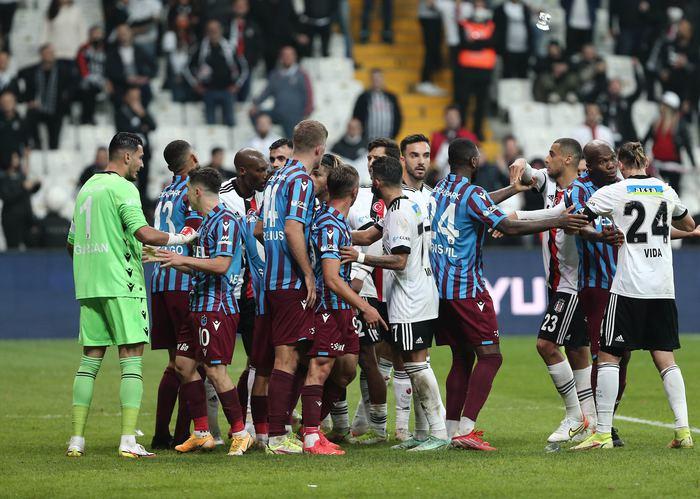 Uğurcan Çakır çılgına döndü, kırmızı kart gördü! Beşiktaş-Trabzonspor maçında saha karıştı