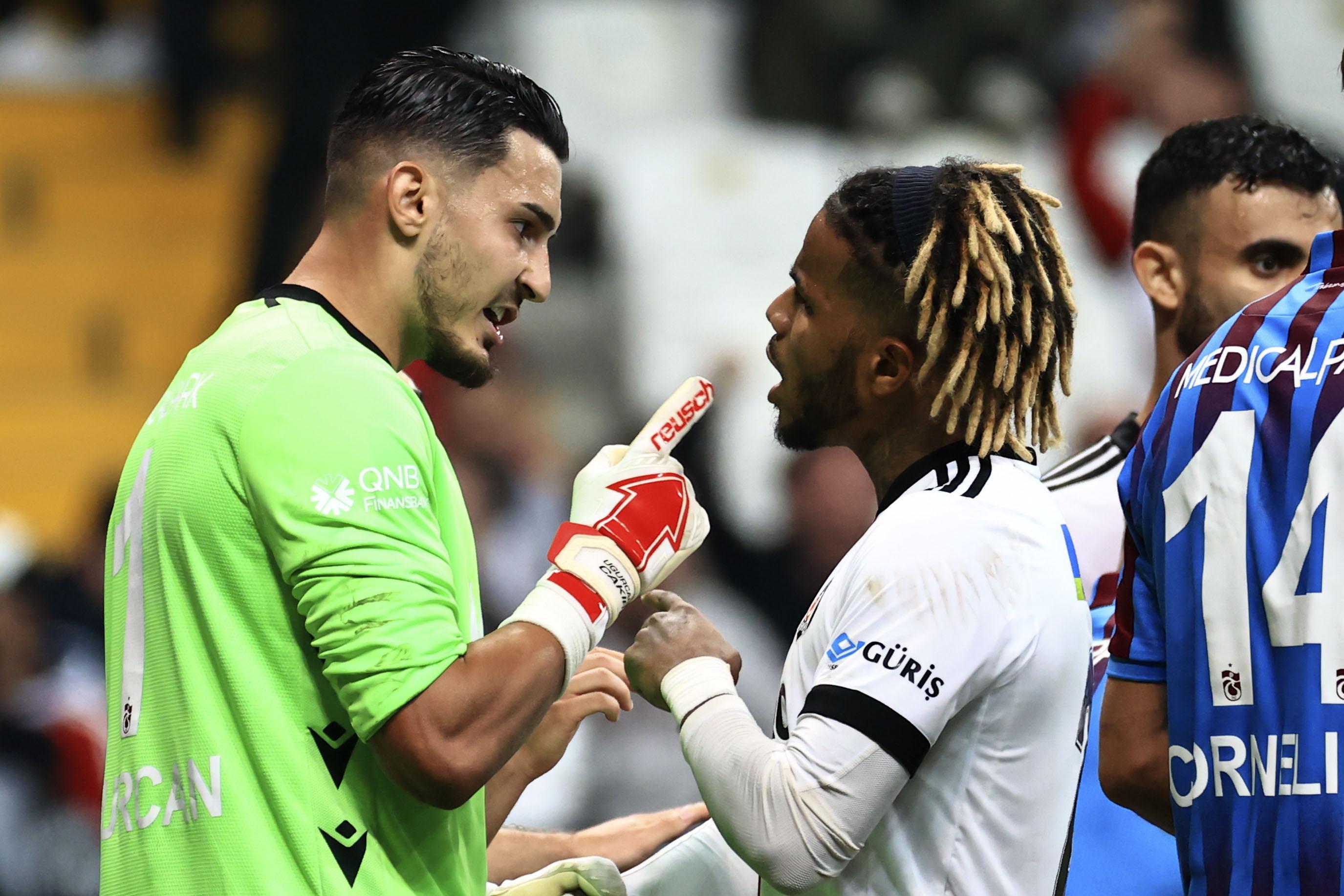 Uğurcan Çakır çılgına döndü, kırmızı kart gördü! Beşiktaş-Trabzonspor maçında saha karıştı