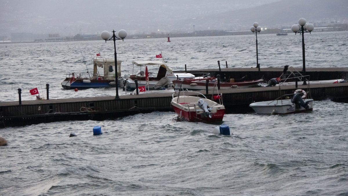 Ülkenin kıyı kesimleri, lodos etkisinde kaldı