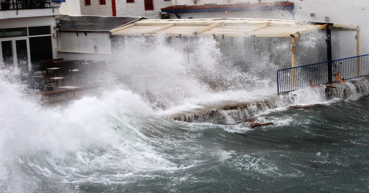 Ülkenin kıyı kesimleri, lodos etkisinde kaldı