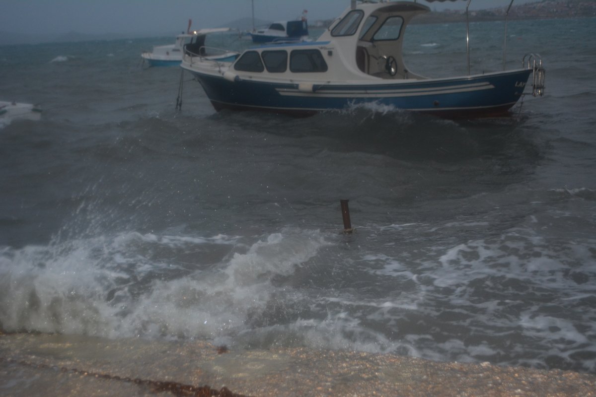 Ülkenin kıyı kesimleri, lodos etkisinde kaldı