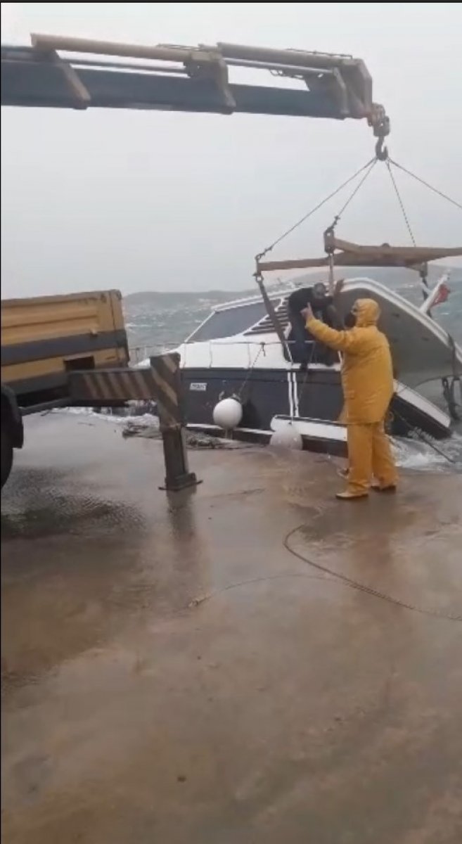 Ülkenin kıyı kesimleri, lodos etkisinde kaldı