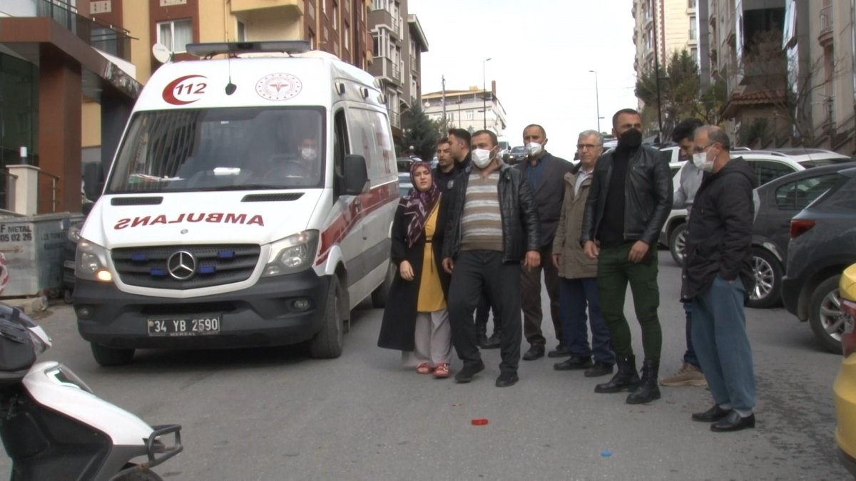 Ümraniye'de şoförünün baygınlık geçirdiği minibüs kontrolden çıktı: 2 yaralı