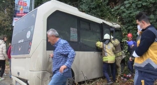 Yolcu Minübüsü Kaza Yaptı! Ortalık Can Pazarına Döndü