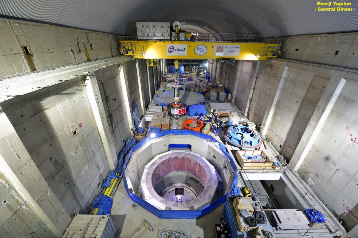 Yusufeli Barajı'nda 80 tonluk elektrik türbini montajlandı