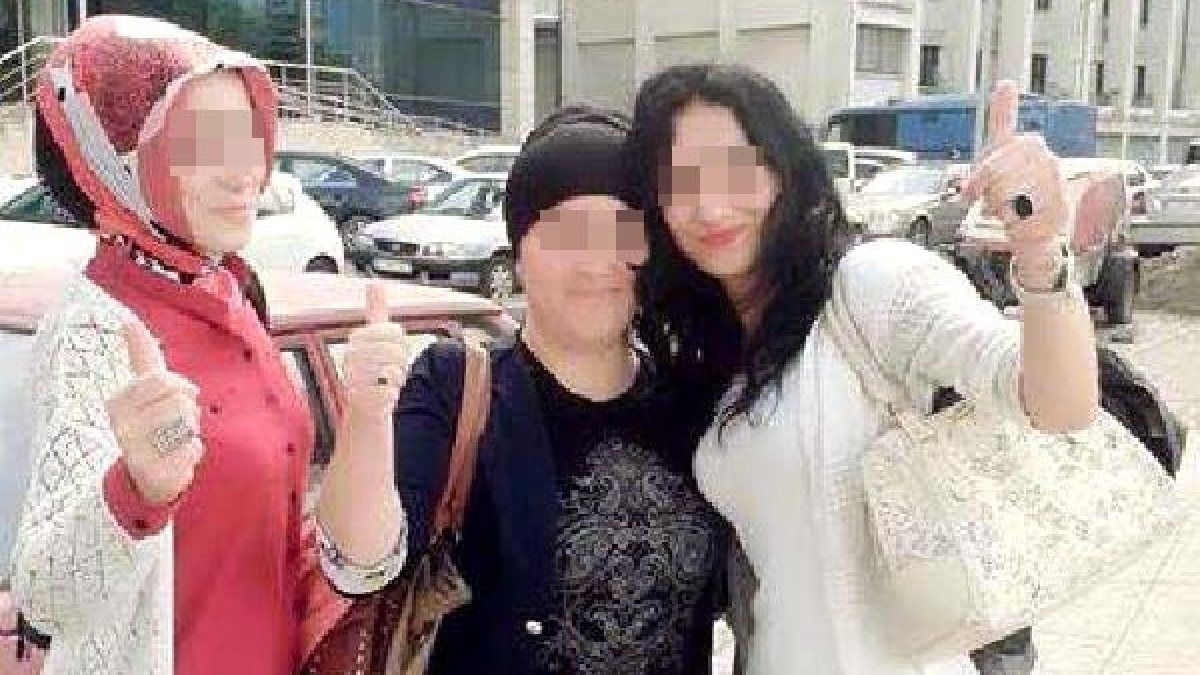 Zonguldak&#039;ta adliye önünde zafer pozu veren kadınlar, tekrar yargılanıyor