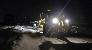 Yoğun Kar Yağışı Ulaşımı Olumsuz Etkiledi. Bir Çok Araç Yollarda kaldı