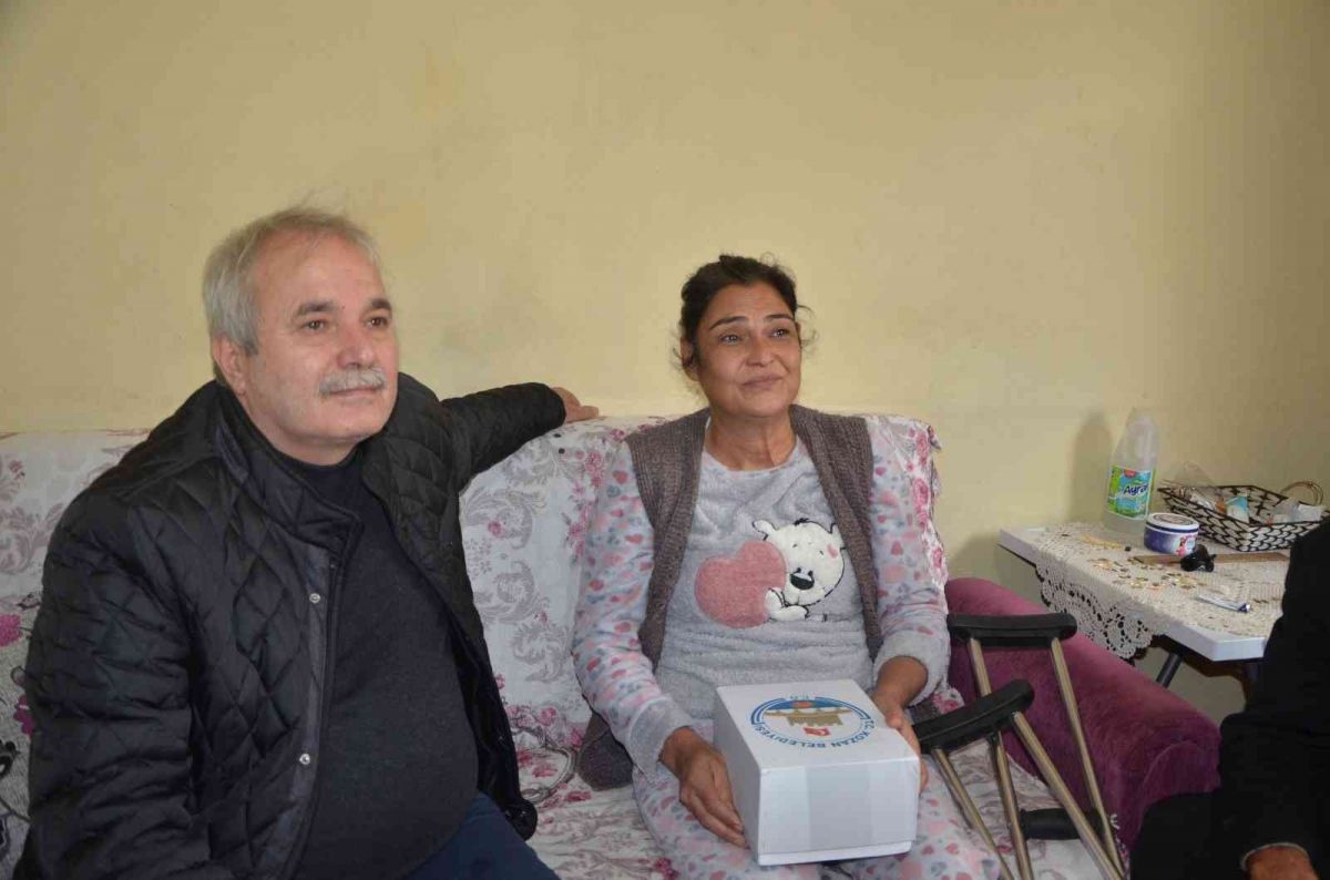 Adana'da engelli kadın sevinç gözyaşları döktü