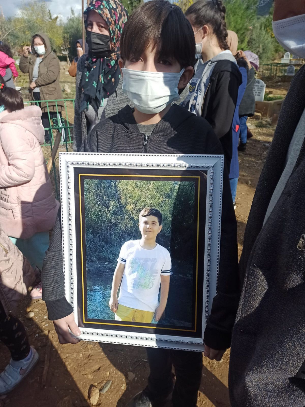 Adana'da otomobilin çarptığı ortaokul öğrencisi toprağa verildi