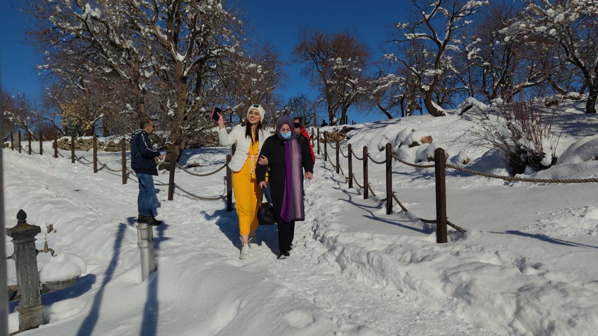 Akdamar Adası, İranlı turistlerin uğrak yeri oldu