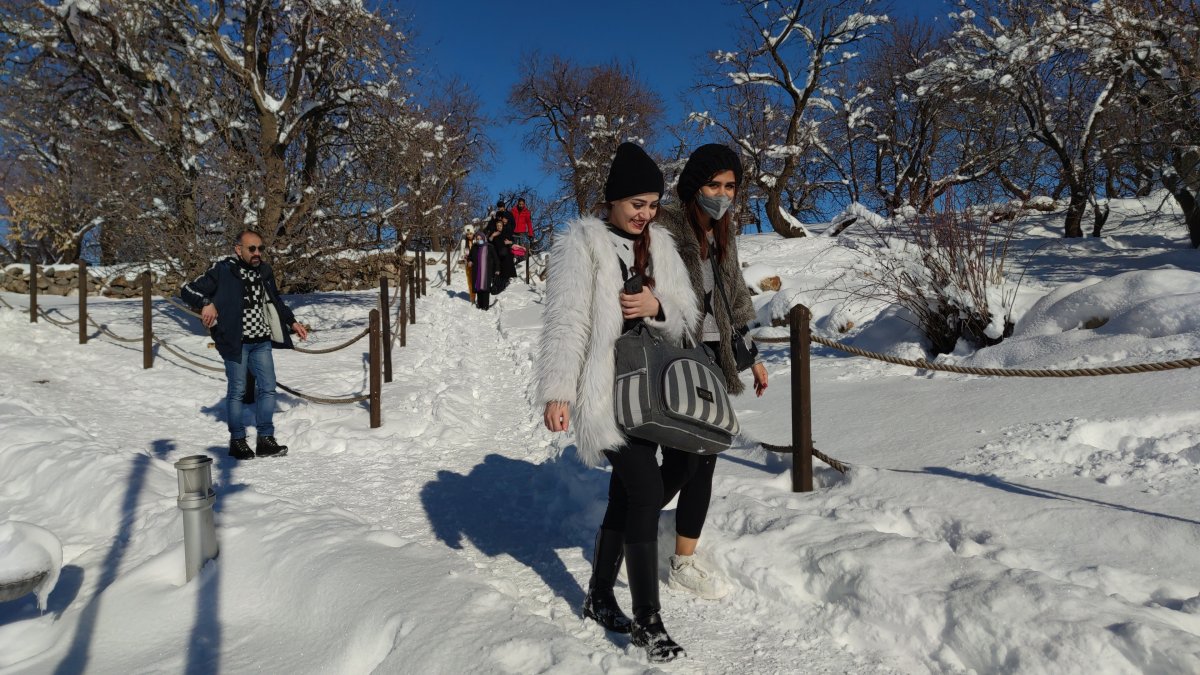 Akdamar Adası, İranlı turistlerin uğrak yeri oldu