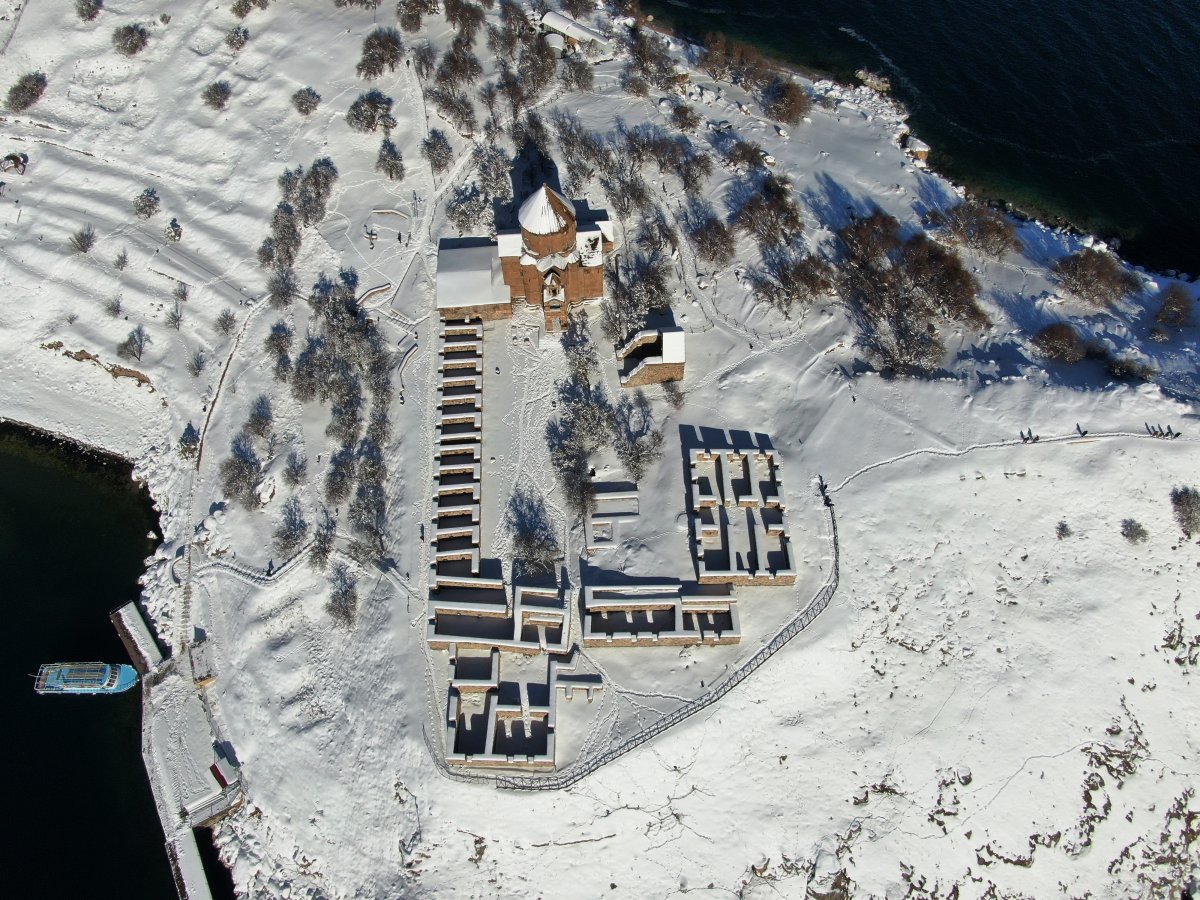 Akdamar Adası, İranlı turistlerin uğrak yeri oldu