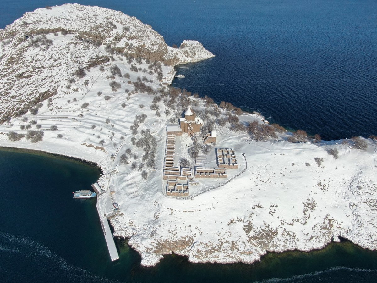 Akdamar Adası, İranlı turistlerin uğrak yeri oldu