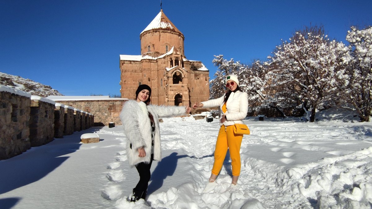 Akdamar Adası, İranlı turistlerin uğrak yeri oldu