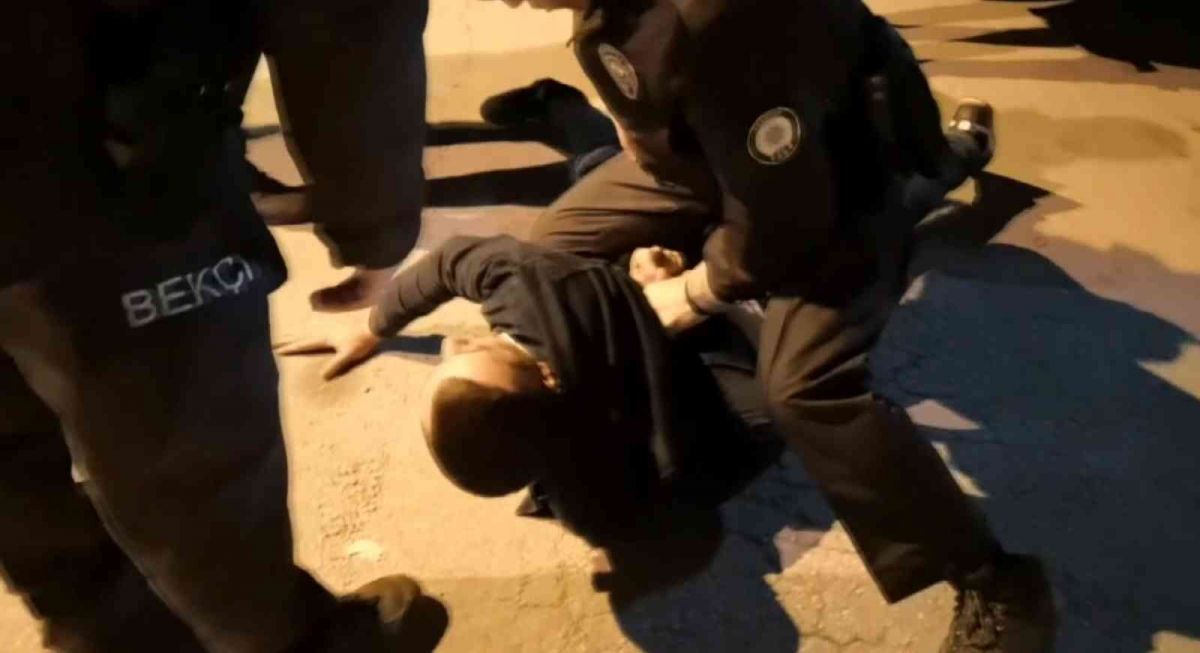 Aksaray'daki laf atma kavgasında sopa, yumruk ve tekmeler havada uçuştu