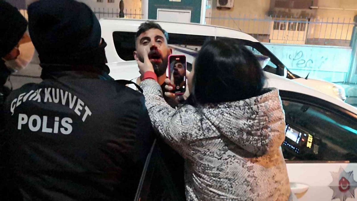 Aksaray'daki laf atma kavgasında sopa, yumruk ve tekmeler havada uçuştu