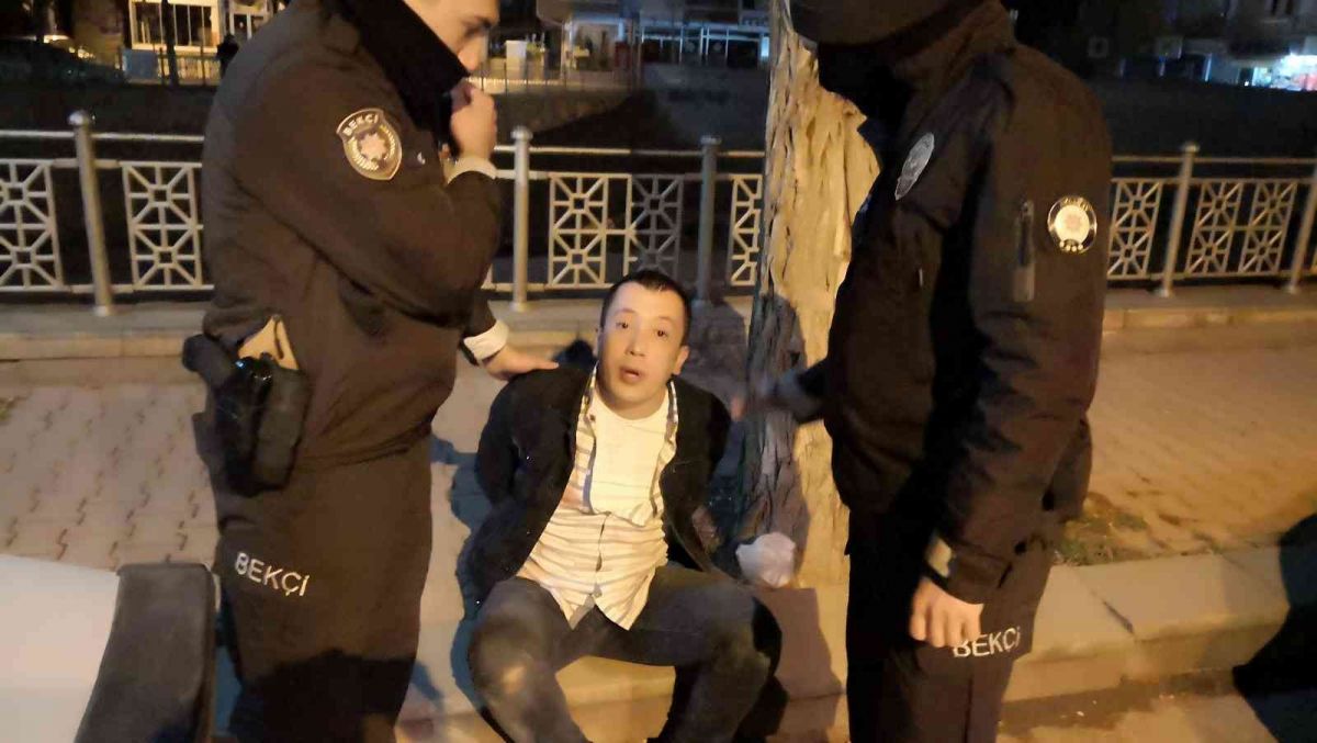 Aksaray'daki laf atma kavgasında sopa, yumruk ve tekmeler havada uçuştu