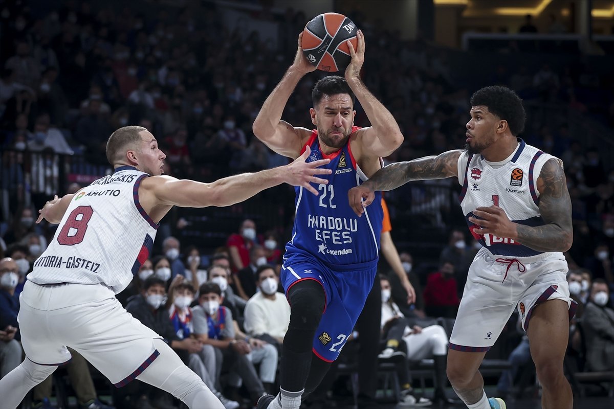Anadolu Efes EuroLeague'de Bitci Baskonia'yı yendi