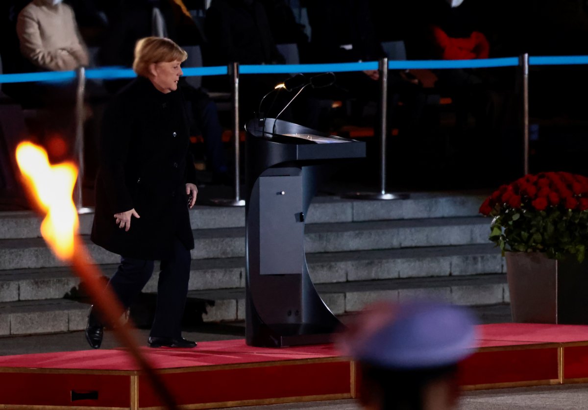Angela Merkel'e askeri tören ile veda edildi