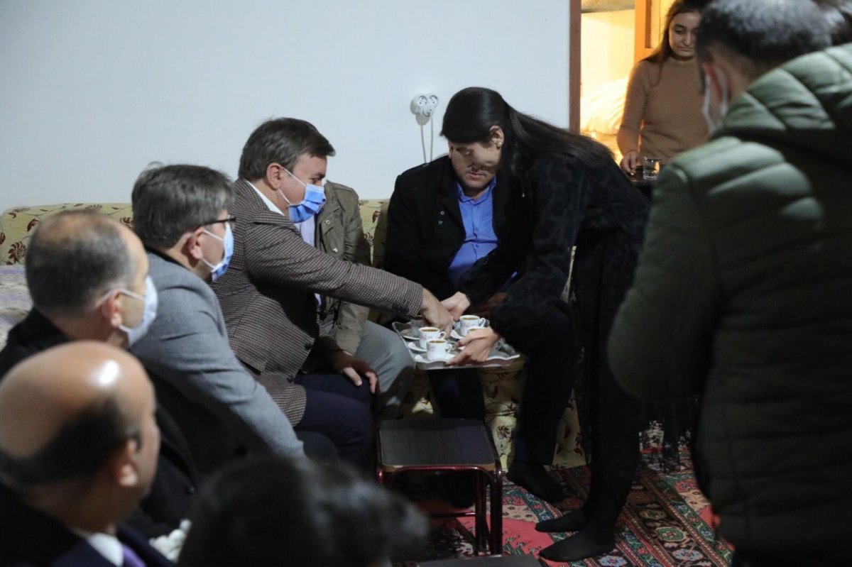 Anne ve babası olmayan gence sevdiği kızı Vali Aydoğdu istedi