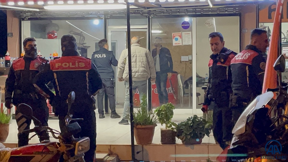 Antalya'da döner bıçağıyla kendini restorana kilitledi, savcıyı ayağına istedi