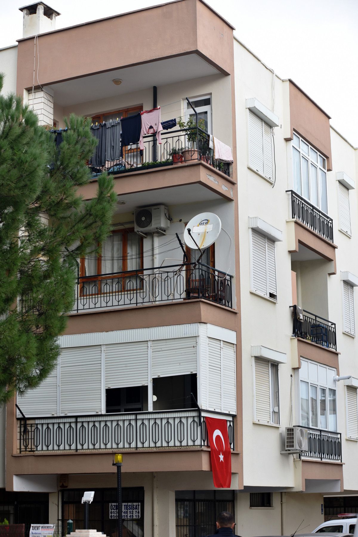 Eşini öldürüp polise teslim oldu!