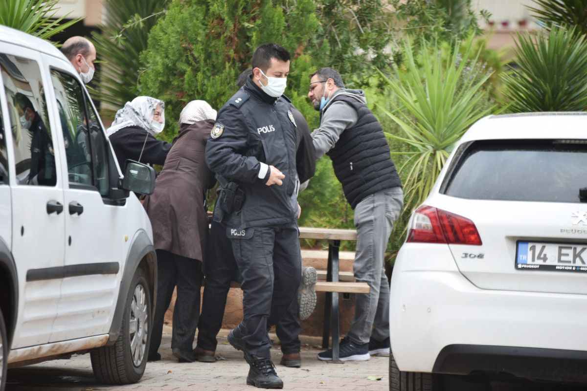 Eşini öldürüp polise teslim oldu!