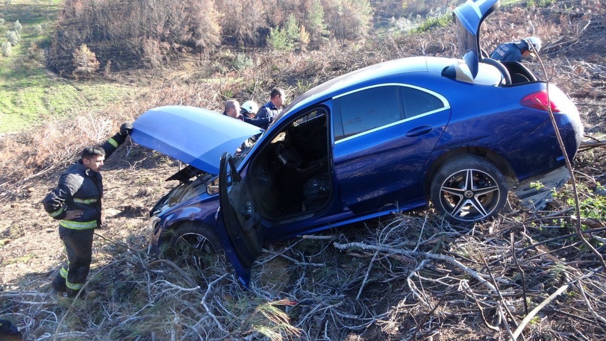Antalya’da fotoğraf çekmek isterken lüks aracından oldu