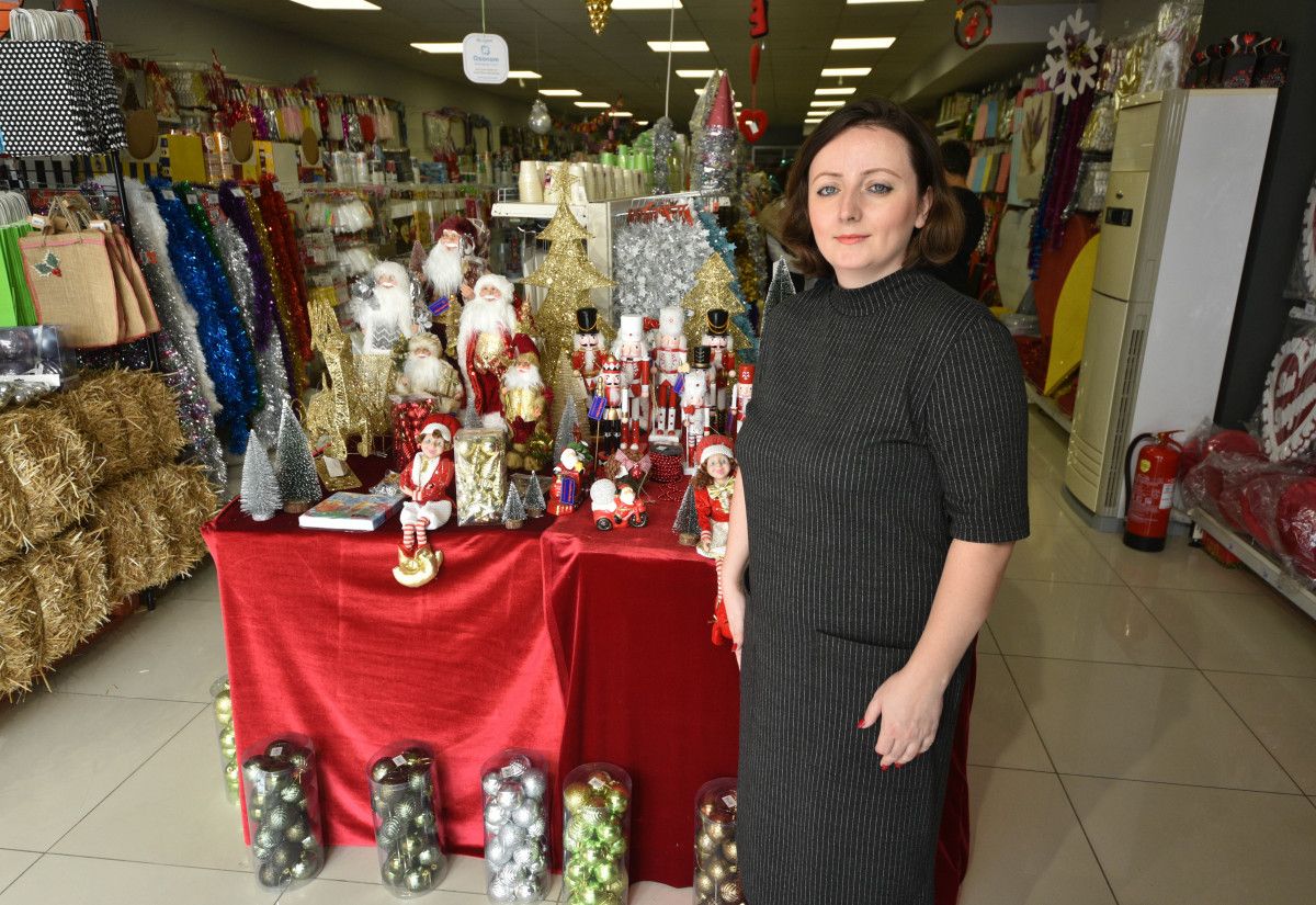 Antalya'da müşteri de, satıcı da yılbaşı süslerinden memnun değil