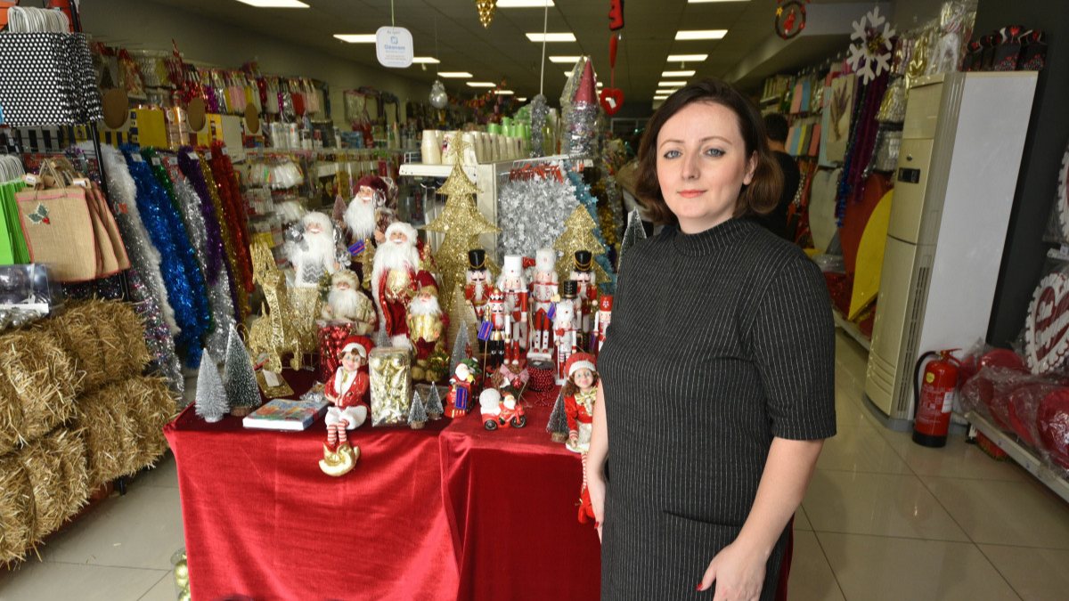 Antalya'da müşteri de, satıcı da yılbaşı süslerinden memnun değil