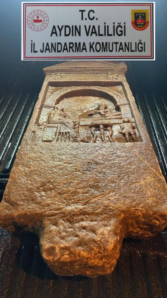 Aydın'da 1900 yıllık mezar taşını jandarmaya satmaya çalışan 5 kişi yakalandı