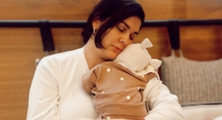 Bergüzar Korel kızı Leyla ile fotoğraf paylaştı