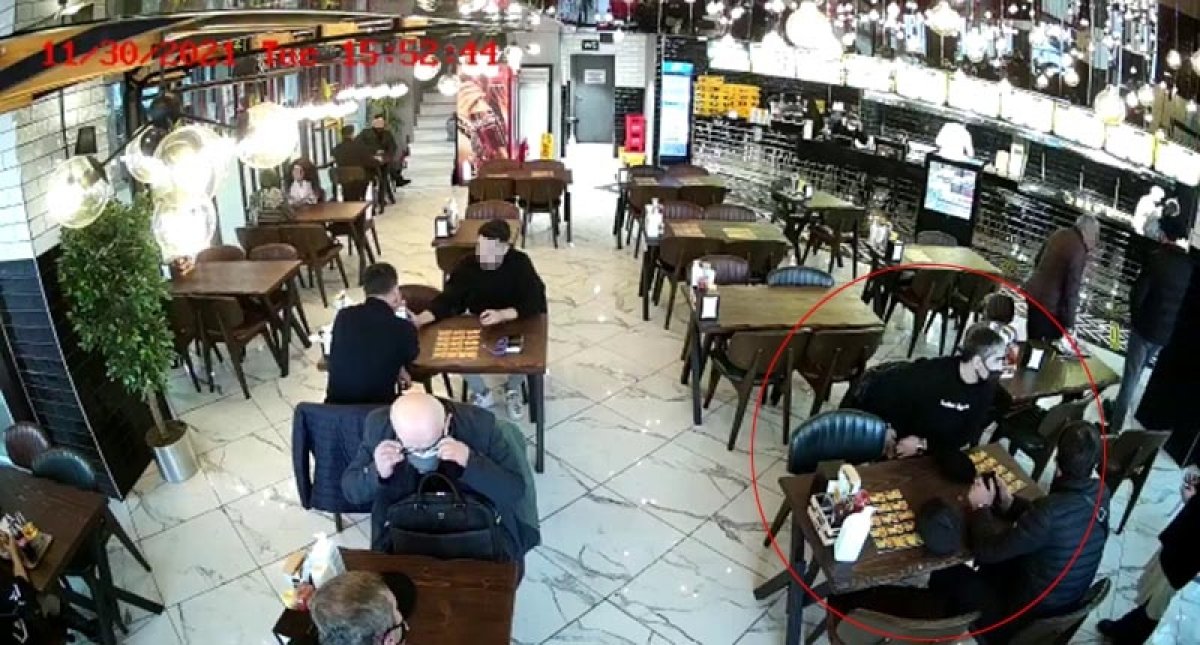 Beylikdüzü'nde restorandaki telefon hırsızlığı kamerada