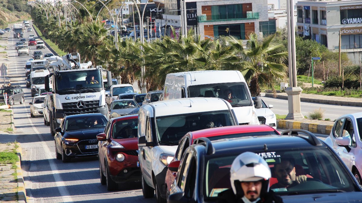Bodrum&#039;da oteller doldu, trafik kilitlendi