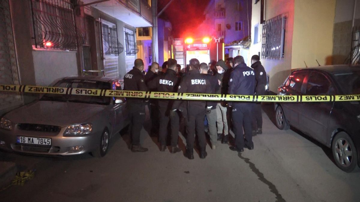 Bursa'da eşini öldüren şüpheli, evi ateşe verdi