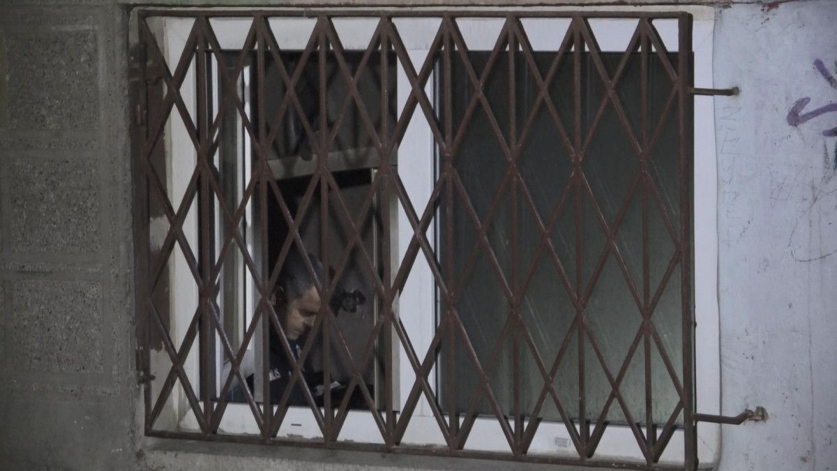 Bursa'da eşini öldüren şüpheli, evi ateşe verdi